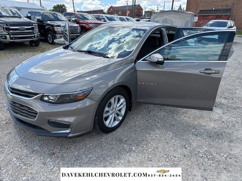 Used 2018 Chevrolet Malibu LT FWD image 25