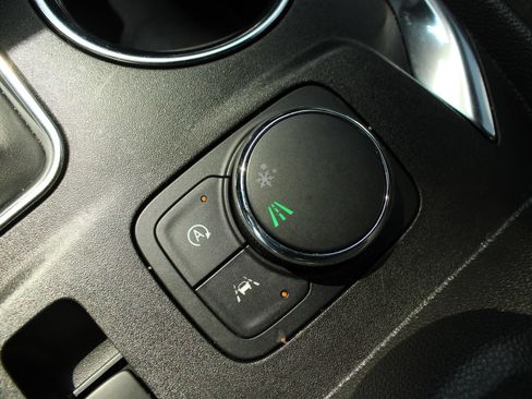 Used 2023 Chevrolet Traverse LT FWD image 47