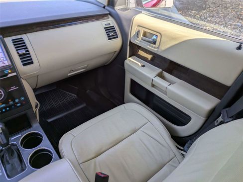 Used 2019 Ford Flex Limited w/ Equipment Group 301A FWD image 20