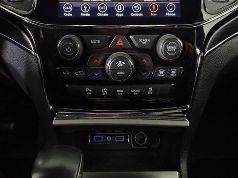 Used 2019 Jeep Grand Cherokee Limited w/ Luxury Group II AWD/4WD image 27