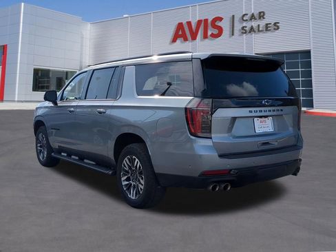 Used 2025 Chevrolet Suburban Z71 image 9