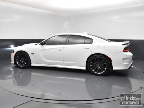 Used 2023 Dodge Charger Scat Pack w/ Navigation & Travel Group RWD image 3