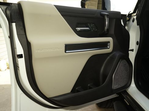 Used 2026 GMC Hummer EV 4x4 Crew Cab w/ LPO, Dark Essentials Package image 18