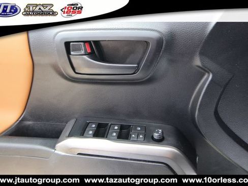 Used 2020 Toyota Tacoma SR5 RWD image 12