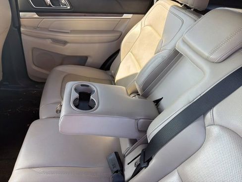 Used 2018 Ford Explorer Limited image 7