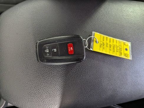 Used 2025 Toyota RAV4 XLE FWD image 30