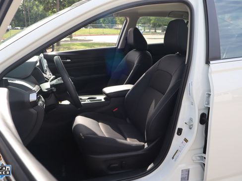 Used 2025 Nissan Altima 2.5 SV FWD image 11