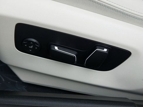 Certified 2025 BMW 530i image 9