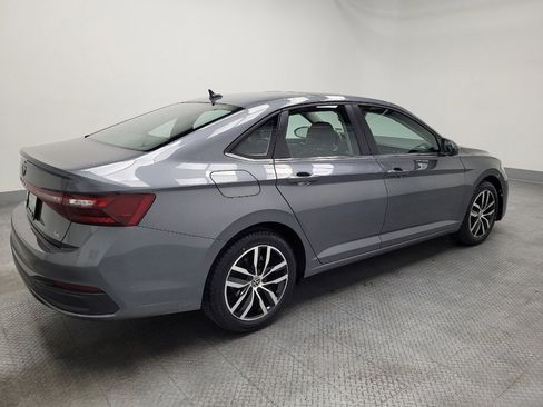 Used 2025 Volkswagen Jetta SE FWD image 10