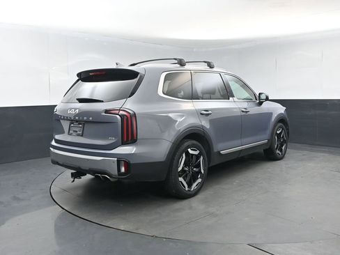 Used 2024 Kia Telluride EX w/ EX Captain's Chair Package image 5