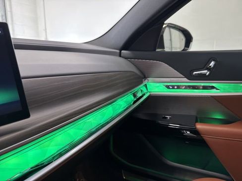 Used 2024 BMW i7 xDrive60 w/ Premium Package image 39
