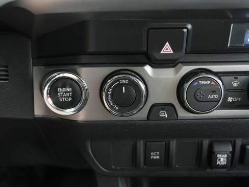 Used 2023 Toyota Tacoma SR5 AWD/4WD image 18