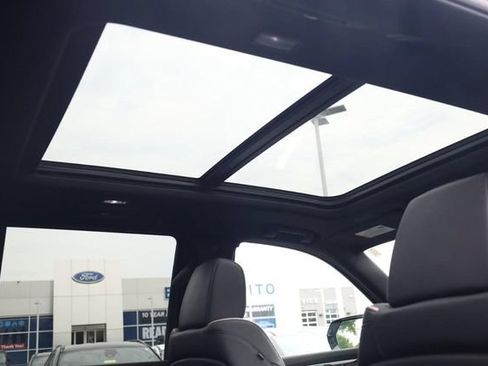 Used 2026 Cadillac Escalade Luxury w/ LPO, Floor Liner Package AWD/4WD image 25