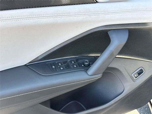 New 2026 Volkswagen Tiguan SE FWD image 10