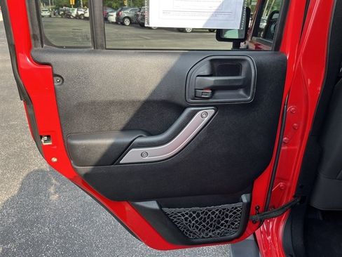 Used 2014 Jeep Wrangler Unlimited Sahara w/ Connectivity Group AWD/4WD image 30