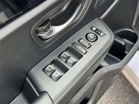 Used 2025 Honda Pilot TrailSport image 23