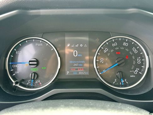 Used 2022 Toyota RAV4 XLE Premium image 18