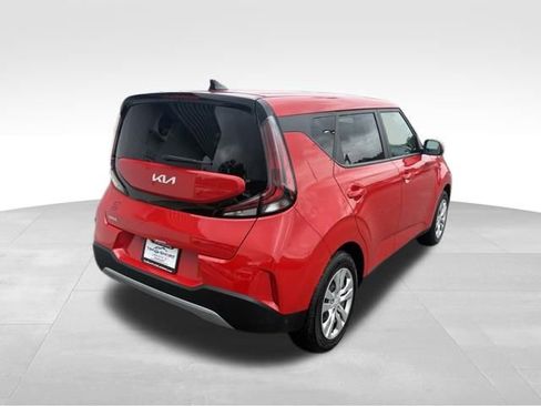 Used 2025 Kia Soul LX FWD image 2