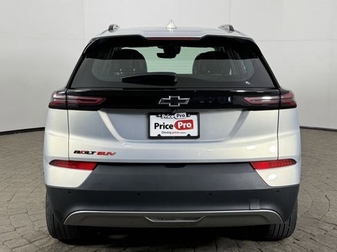 Used 2023 Chevrolet Bolt EUV Premier w/ Sun & Sound Package FWD image 6