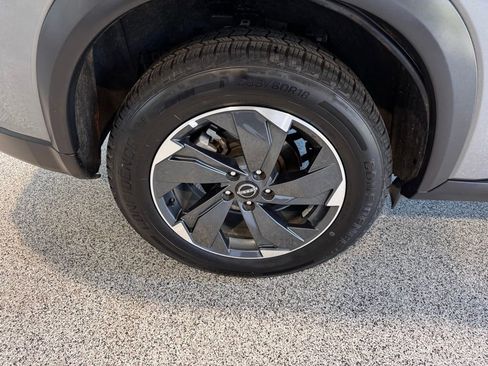 Used 2024 Nissan Rogue SV AWD/4WD image 8