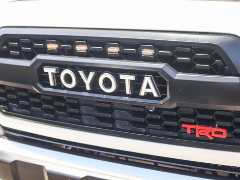 Used 2016 Toyota Tacoma TRD Off-Road w/ Towing Package RWD image 11