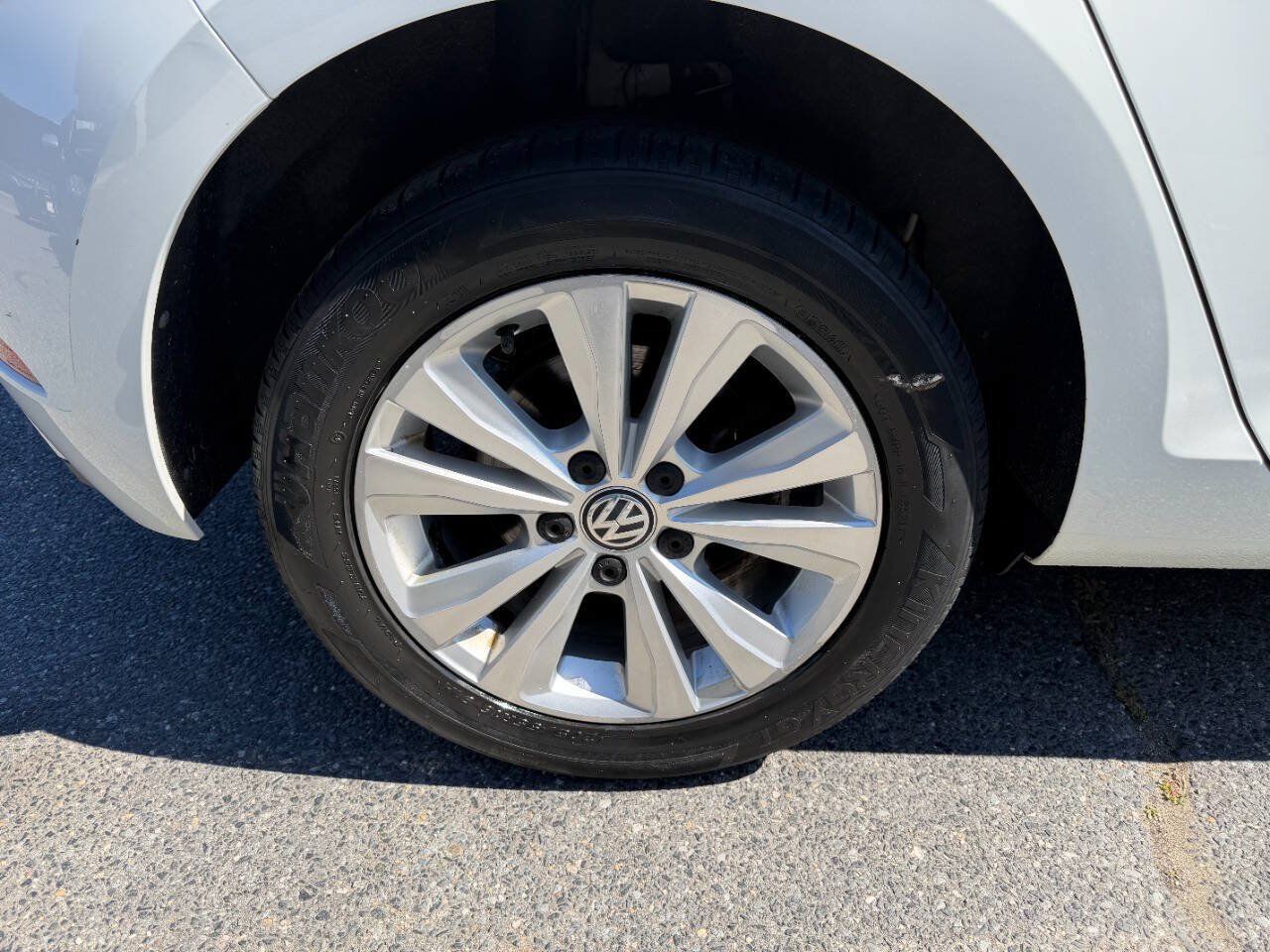 Used 2018 Volkswagen Golf SE FWD image 13