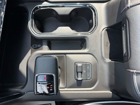 Used 2023 GMC Sierra 1500 AT4X image 30