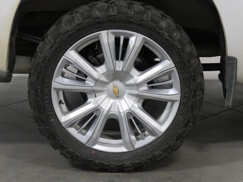 Used 2023 Chevrolet Silverado 1500 High Country w/ High Country Premium Package AWD/4WD image 16