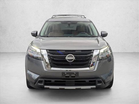 Used 2023 Nissan Pathfinder Platinum AWD/4WD image 2