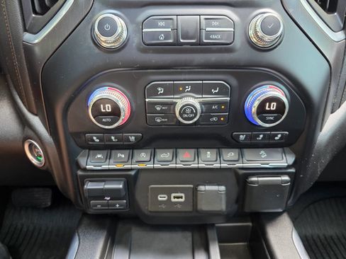 Used 2021 GMC Sierra 1500 AT4 w/ AT4 Premium Package AWD/4WD image 16