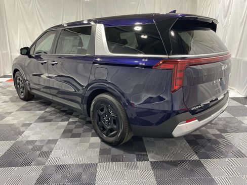 New 2026 Kia Carnival FWD image 2