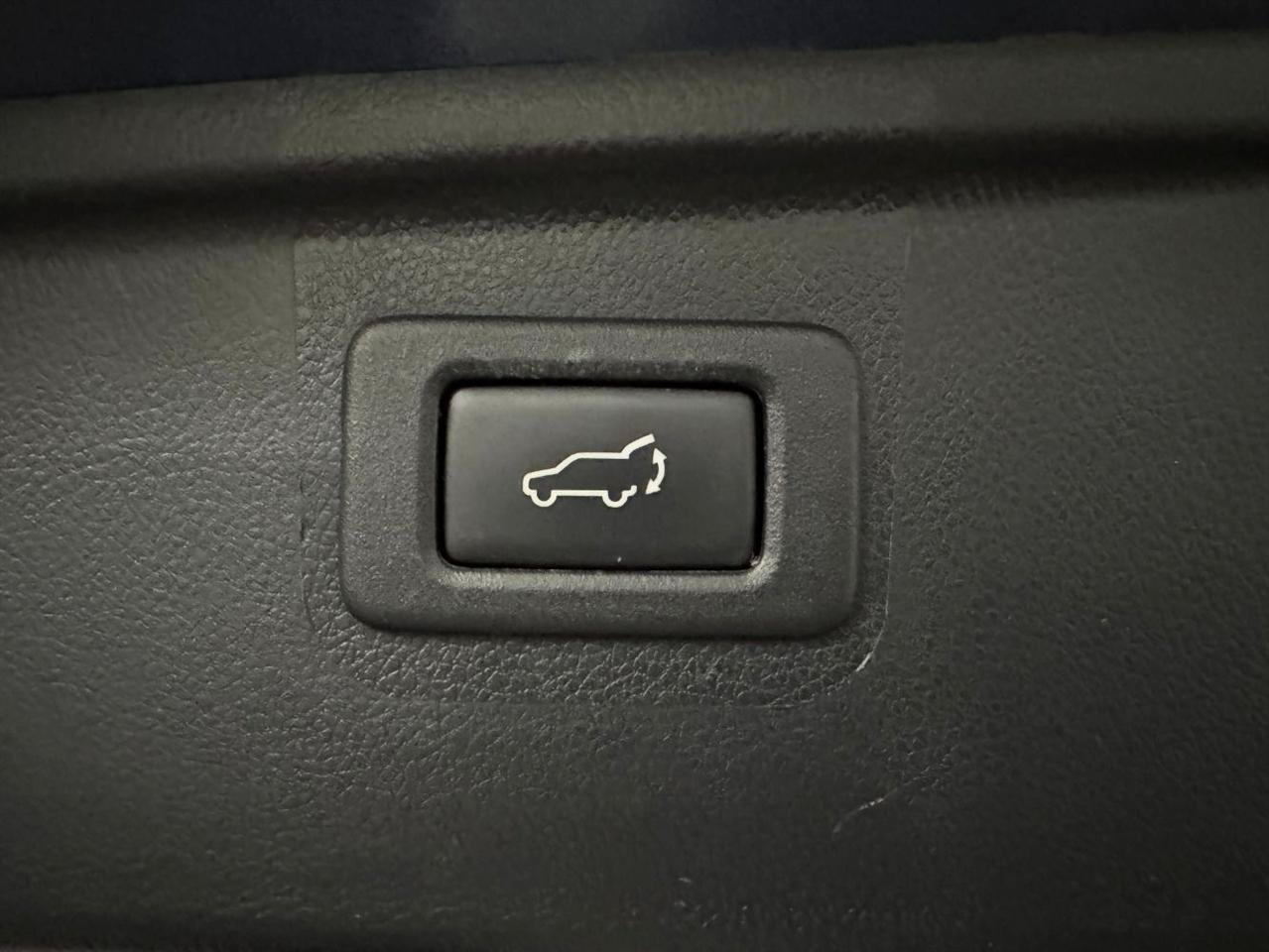 Used 2017 Subaru Outback 2.5i Limited AWD/4WD image 11