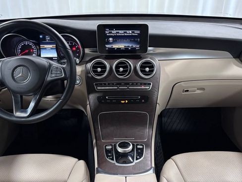 Used 2019 Mercedes-Benz GLC 300 4MATIC image 2