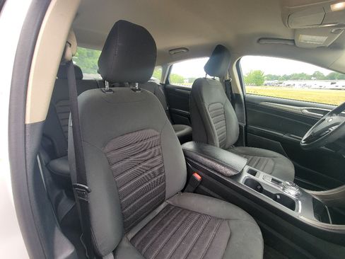 Used 2020 Ford Fusion SE AWD/4WD image 31