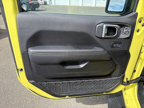 Used 2023 Jeep Wrangler Unlimited Sahara w/ Cold Weather Group AWD/4WD image 11