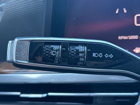 Certified 2025 Cadillac Escalade ESV Premium Luxury Platinum AWD/4WD image 37