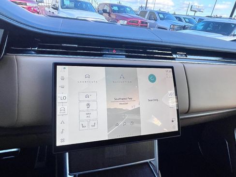 Used 2025 Land Rover Range Rover Long Wheelbase Autobiography image 32