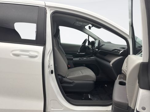 Used 2024 Toyota Sienna LE image 16