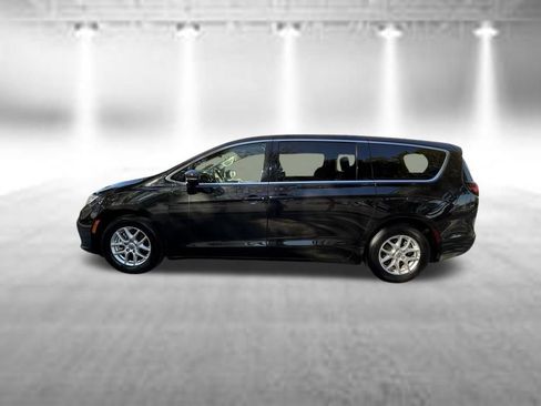 Certified 2023 Chrysler Pacifica Touring-L FWD image 4