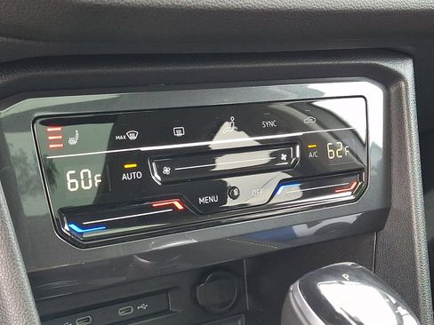 Used 2022 Volkswagen Tiguan SE image 17