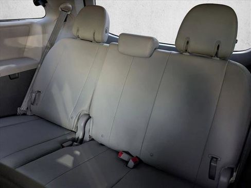 Used 2015 Toyota Sienna XLE image 21