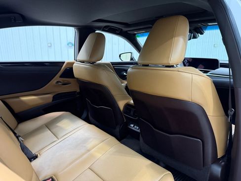 Used 2021 Lexus ES 300h w/ Premium Package FWD image 17