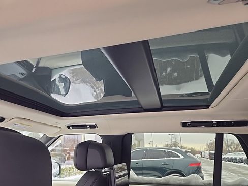 Used 2024 Land Rover Range Rover Long Wheelbase Autobiography image 15