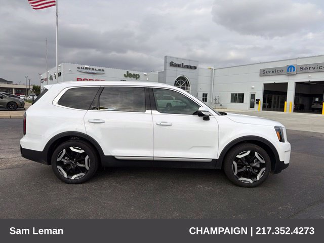Used 2024 Kia Telluride EX w/ EX Captain's Chair Package AWD/4WD image 2