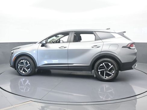 Used 2024 Kia Sportage LX image 3