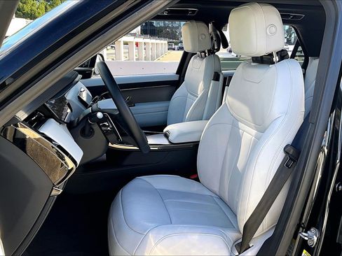Used 2025 Land Rover Range Rover Sport image 19