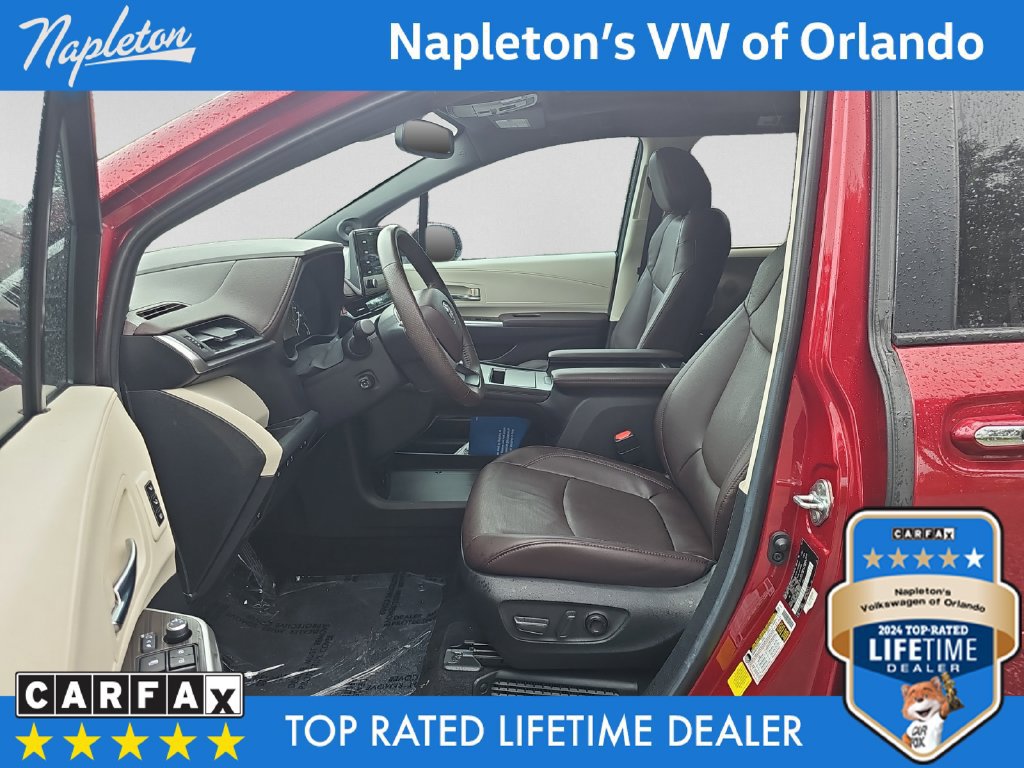 Used 2024 Toyota Sienna Platinum FWD image 24