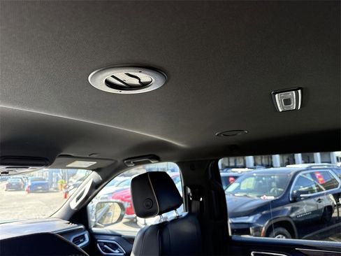 Used 2024 Chevrolet Suburban Premier image 19