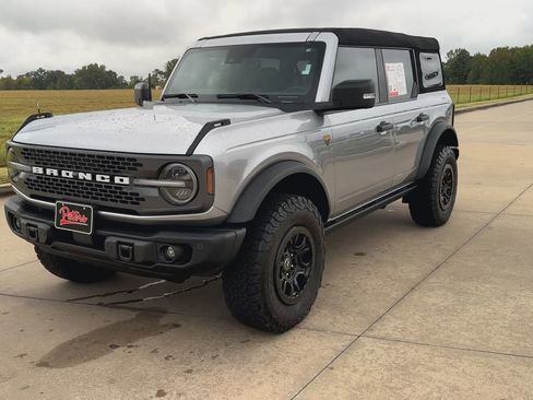 Used 2023 Ford Bronco Badlands image 3