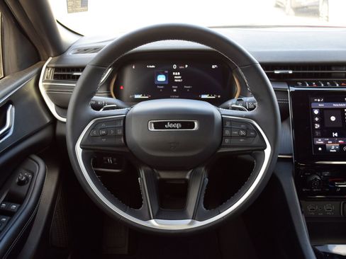 Used 2023 Jeep Grand Cherokee L Laredo image 8